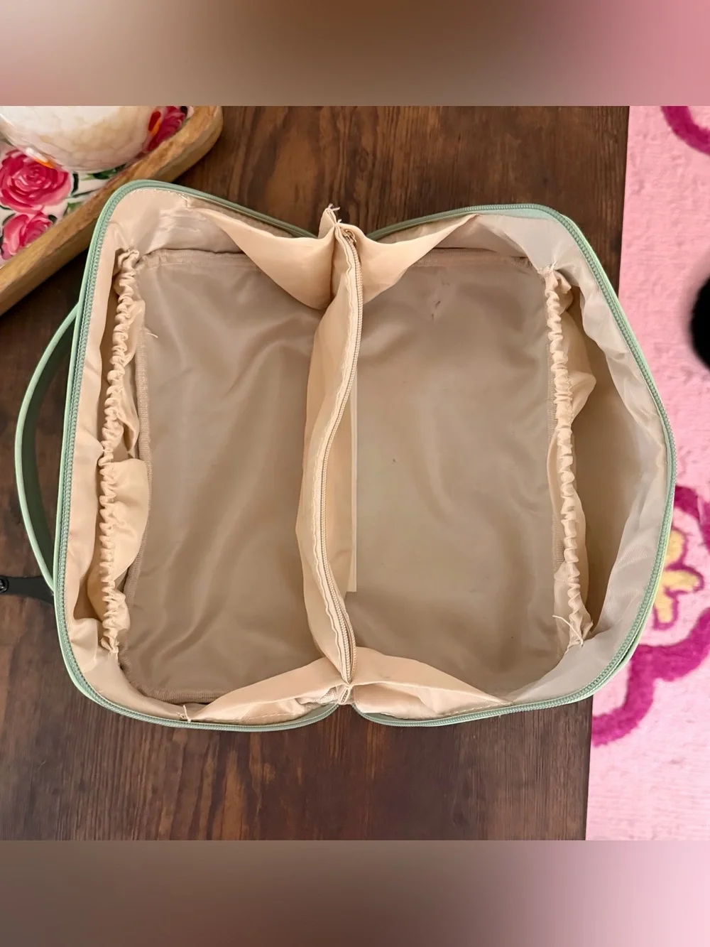 Large Capacity Vegan Leather Travel Makeup Bag – Mint / Sage Green
